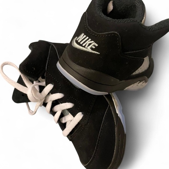 Jordan Black and White Sneakers - Picture 3 of 4